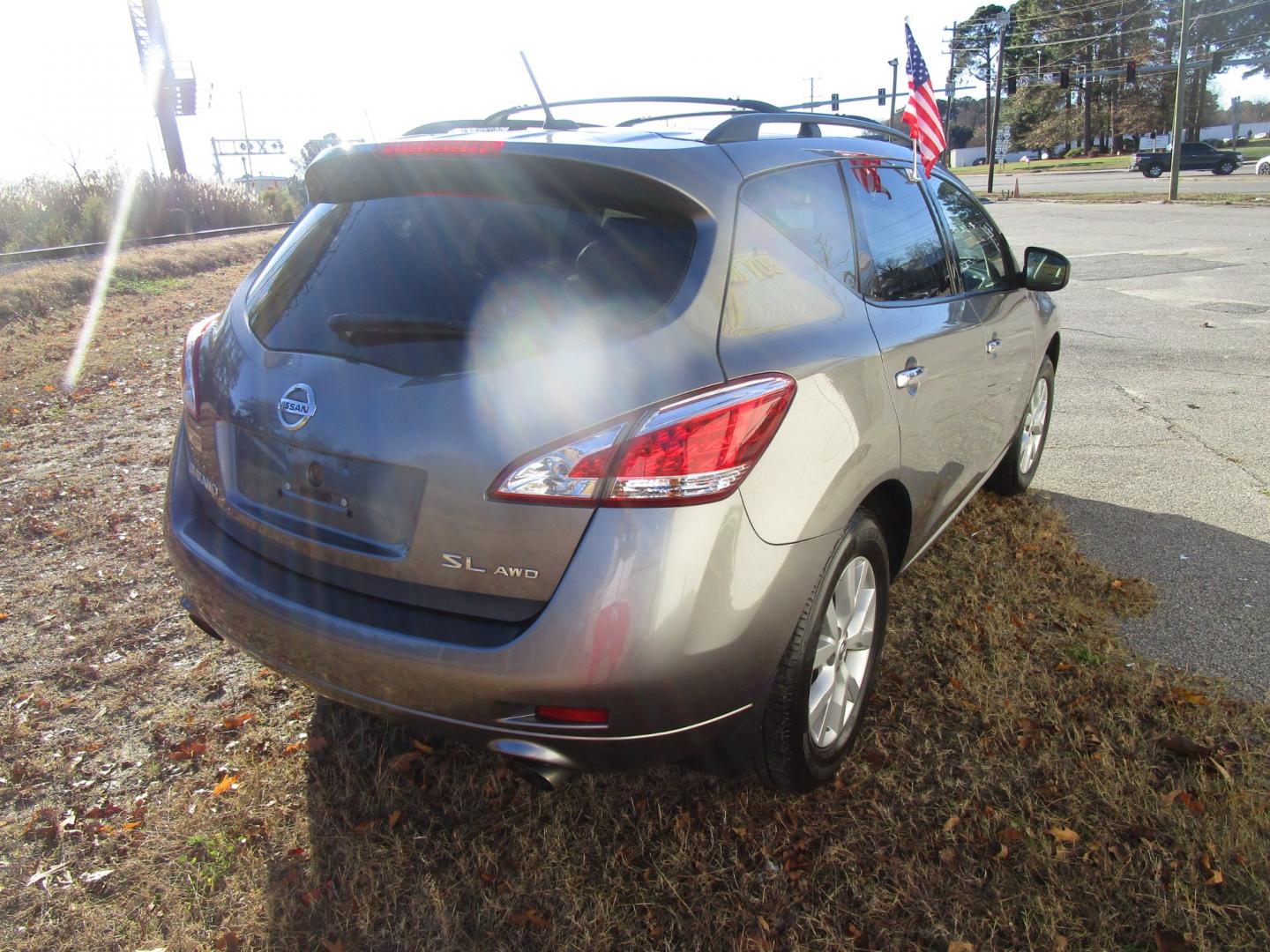 2012 Gray Nissan Murano (JN8AZ1MW9CW) , located at 2553 Airline Blvd, Portsmouth, VA, 23701, (757) 488-8331, 36.813889, -76.357597 - Down Payment: $799 Weekly Payment: $100 APR: 23.9% Repayment Terms: 42 Months ***CALL ELIZABETH SMITH - DIRECTOR OF MARKETING @ 757-488-8331 TO SCHEDULE YOUR APPOINTMENT TODAY AND GET PRE-APPROVED RIGHT OVER THE PHONE*** - Photo#5